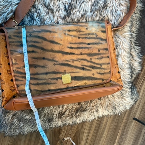 Auth MCM travel bag - Picture 4 of 7